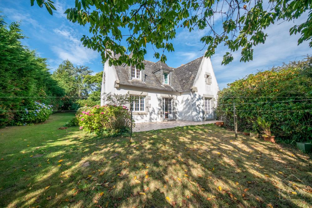 MAISON - 4 CHAMBRES - TERRAIN CONSTRUCTIBLE PLUS DE 4800 M² (DIVISIBLE) - A RENOVER